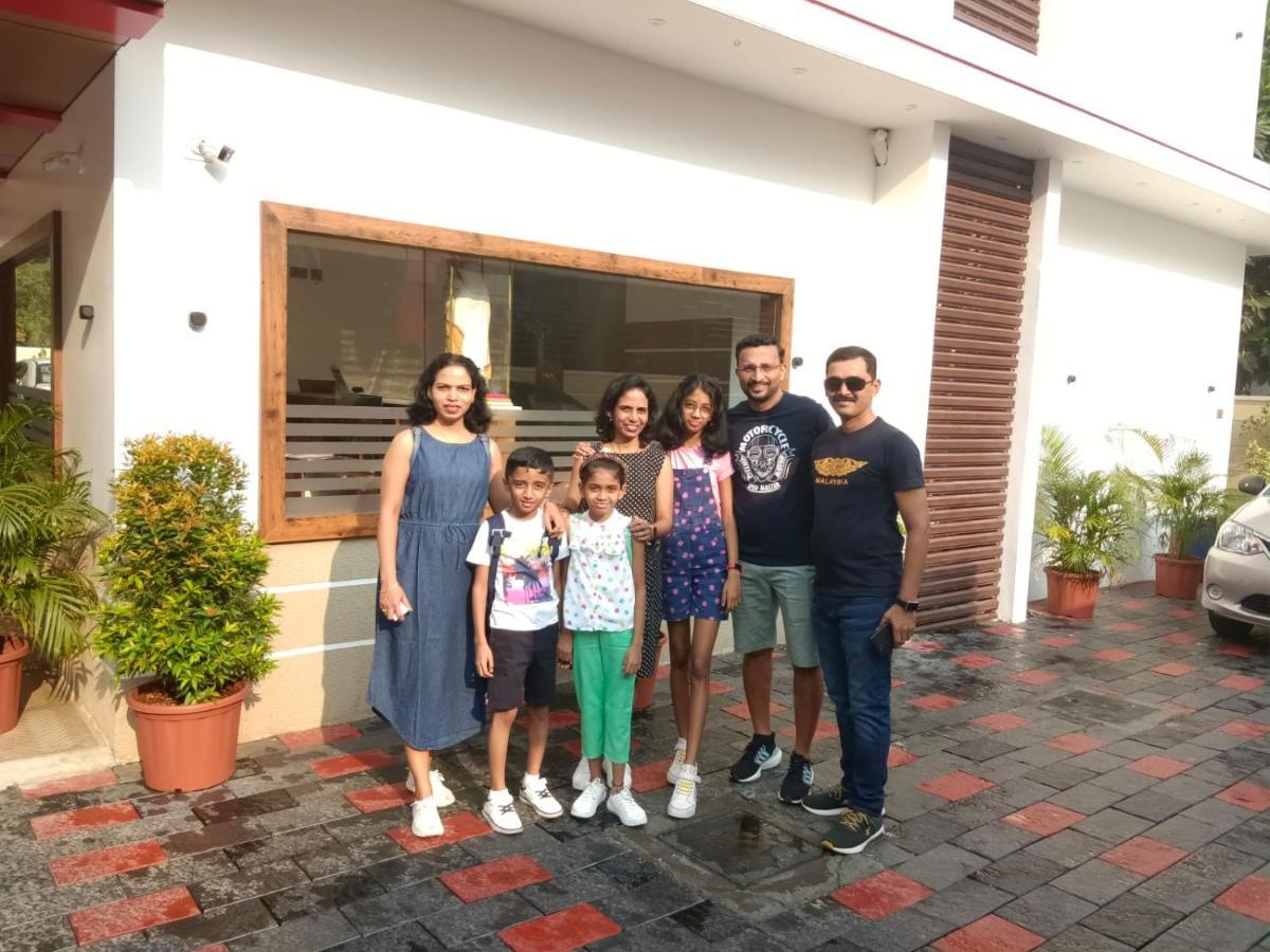 Marina Suites Airport Hotel Kochi Eksteriør billede