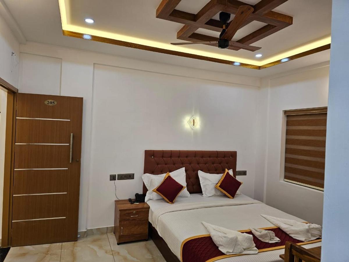Marina Suites Airport Hotel Kochi Eksteriør billede