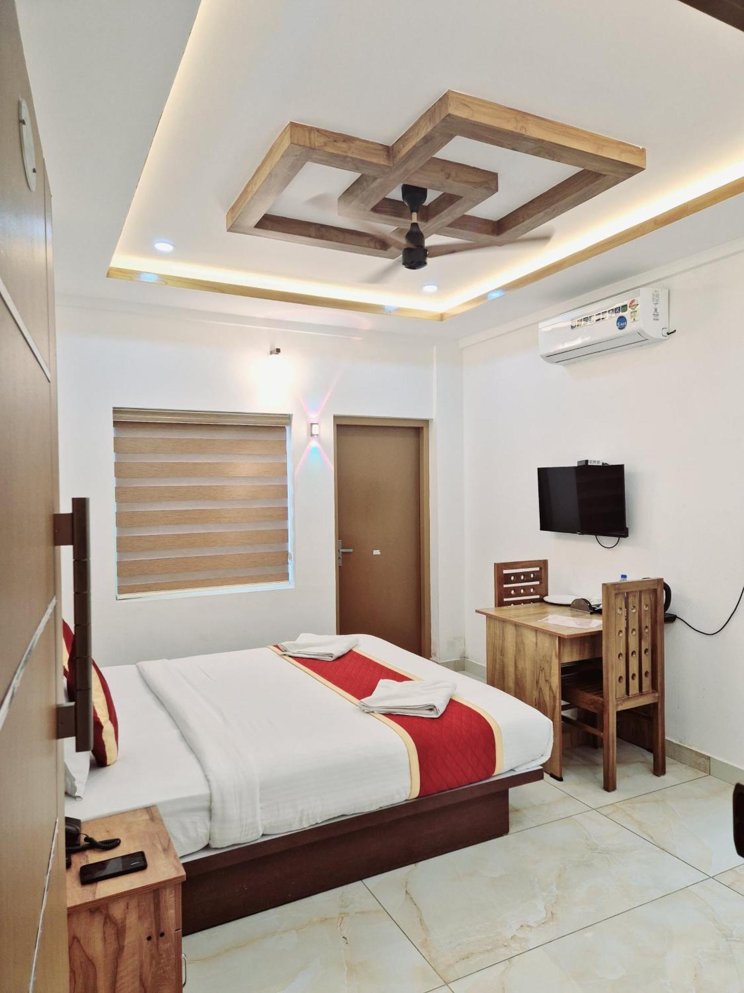 Marina Suites Airport Hotel Kochi Eksteriør billede