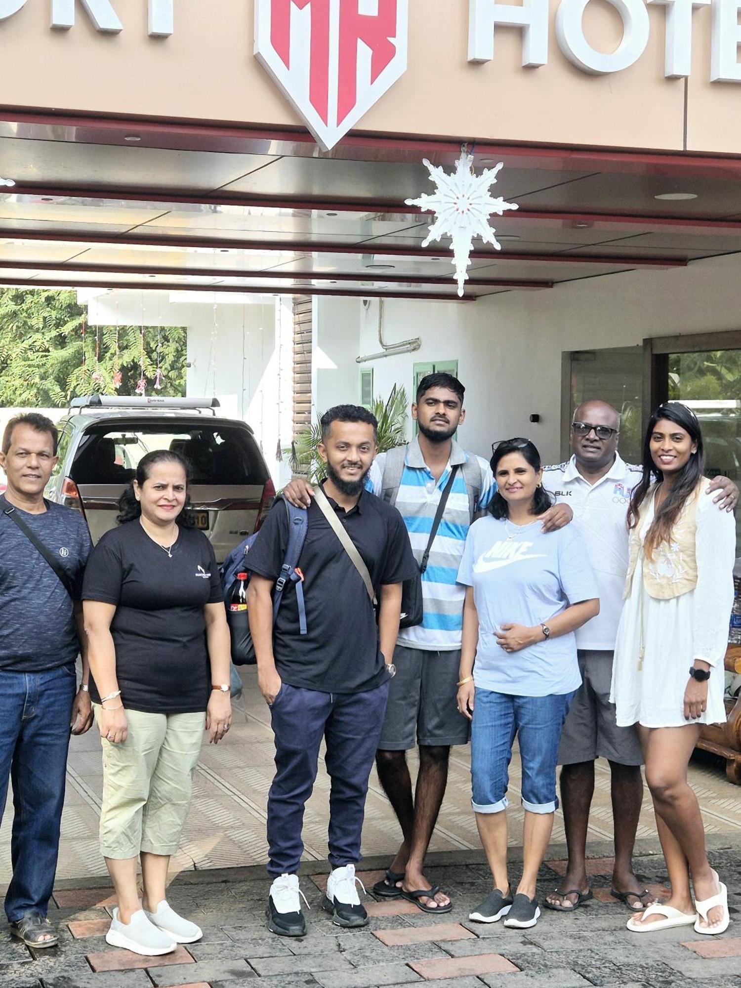 Marina Suites Airport Hotel Kochi Eksteriør billede
